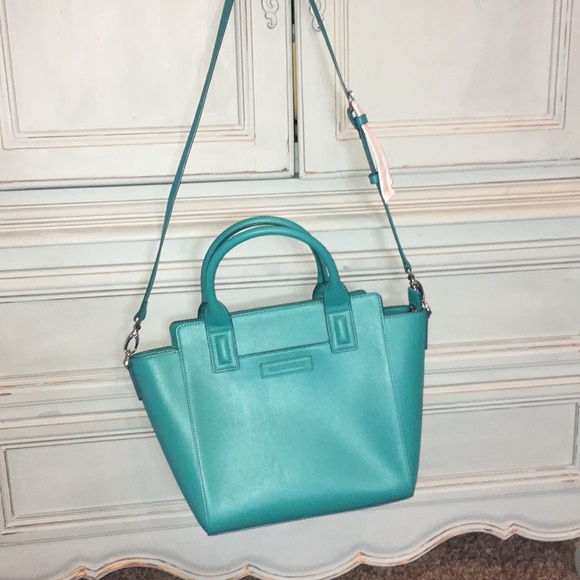 Vera Bradley Beauty! - Picture 3 of 4